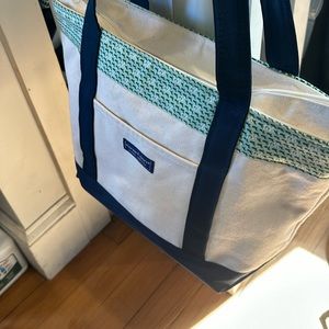 Vineyard Vines Classic Canvas Heritage Mass Map/ Bike Green/Navy  Print Tote Bag